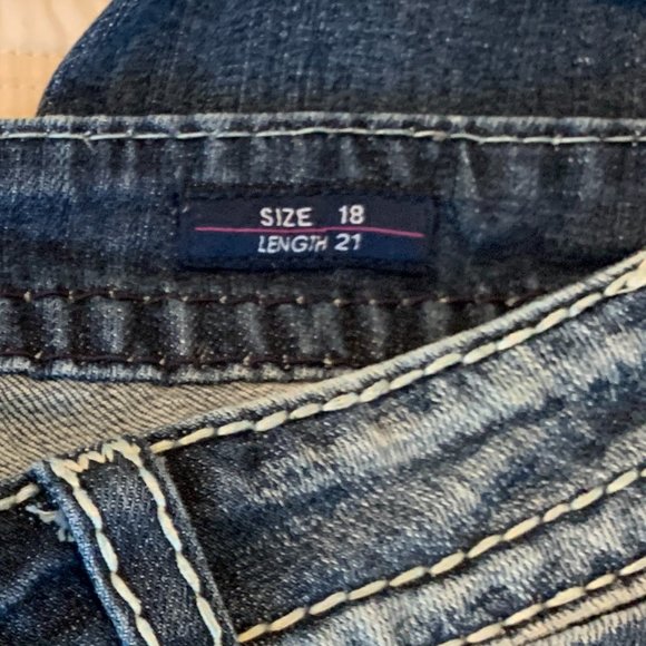 Nearly New Vigoss The Dallas Embroidery Capri Jeans - Picture 7 of 11